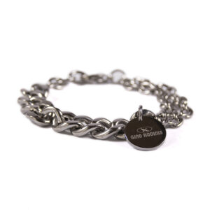 Vista frontal brazalete hombre