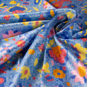Diseño de bandana floreda de color celeste 