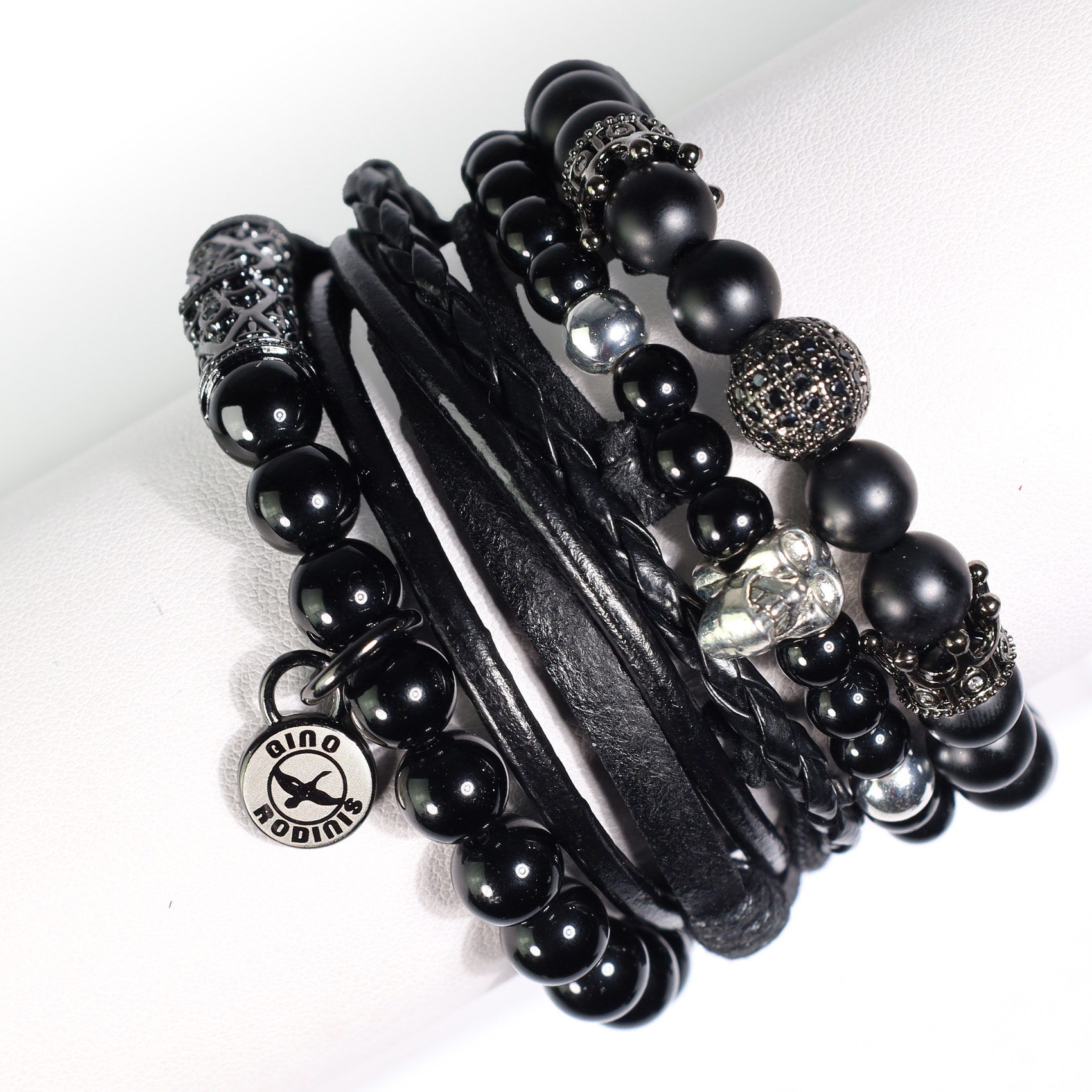 Vista Frontal de Brazalete color Negro | B409
